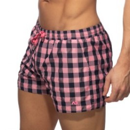 Llamativos shorts de baño...
