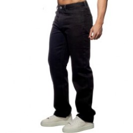 Vaqueros de corte ancho...