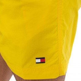  Short de bain à cordon de serrage contrasté - Bold Yellow - TOMMY HILFIGER UM0UM01080-ZGT 