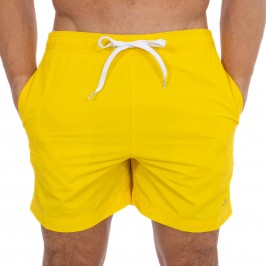  Shorts da bagno con cordino di bloccaggio a contrasto - Bold Yellow - TOMMY HILFIGER UM0UM01080-ZGT 