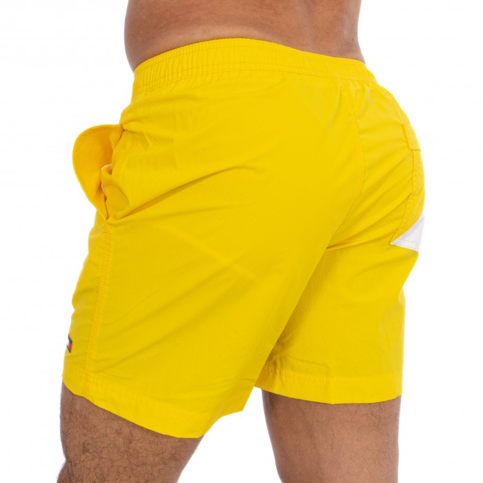  Shorts de baño con cordón de sujeción en contraste - Bold Yellow - TOMMY HILFIGER UM0UM01080-ZGT 