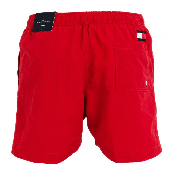  Mittellange Slim Fit Badeshorts mit Flag - rot - TOMMY HILFIGER UM0UM02048-XLG 