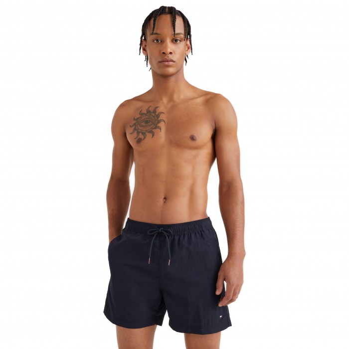  Short de bain Tommy moulant mi-long - bleu marine foncé - TOMMY HILFIGER UM0UM02041-DW5 