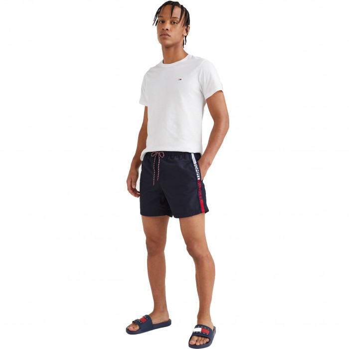  Short de bain mi-long à bande de logo Tommy - bleu marine foncé - TOMMY HILFIGER UM0UM02508-DW5 