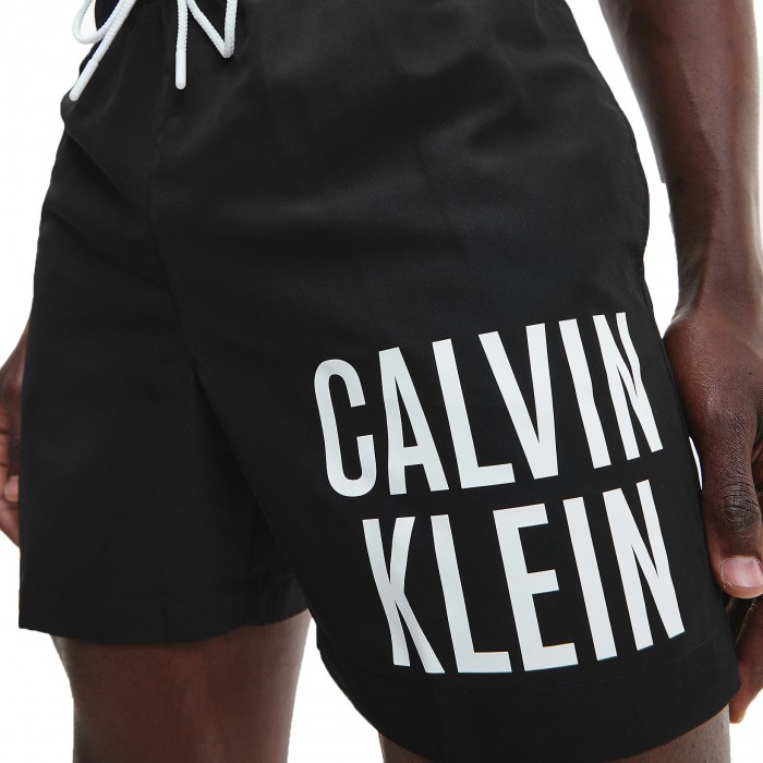  Medium Badeshorts mit Tunnelzug Calvin Klein Intense Power - schwarz - CALVIN KLEIN KM0KM00739-BEH 